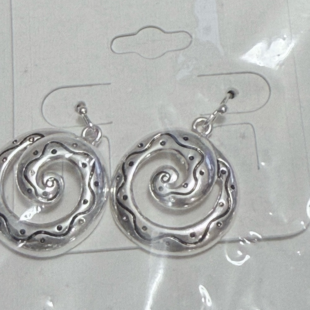 NWT Silver Tone Swirl Statement Necklace & Earrings Set Boho Romantic - Picture 4 of 5